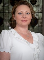 Laura Bryde headshot
